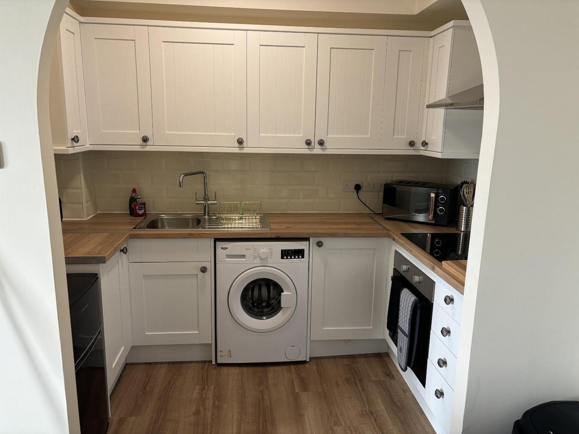 Central - 1 Bed, Cosy Retreat 스윈던 외부 사진