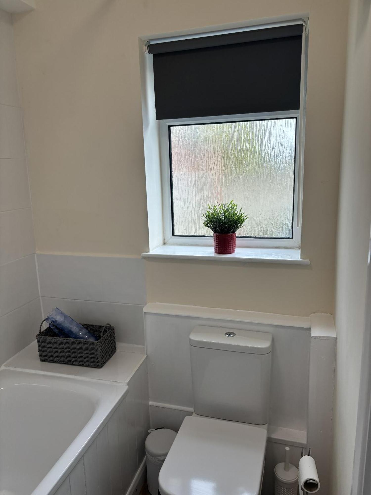 Central - 1 Bed, Cosy Retreat 스윈던 외부 사진