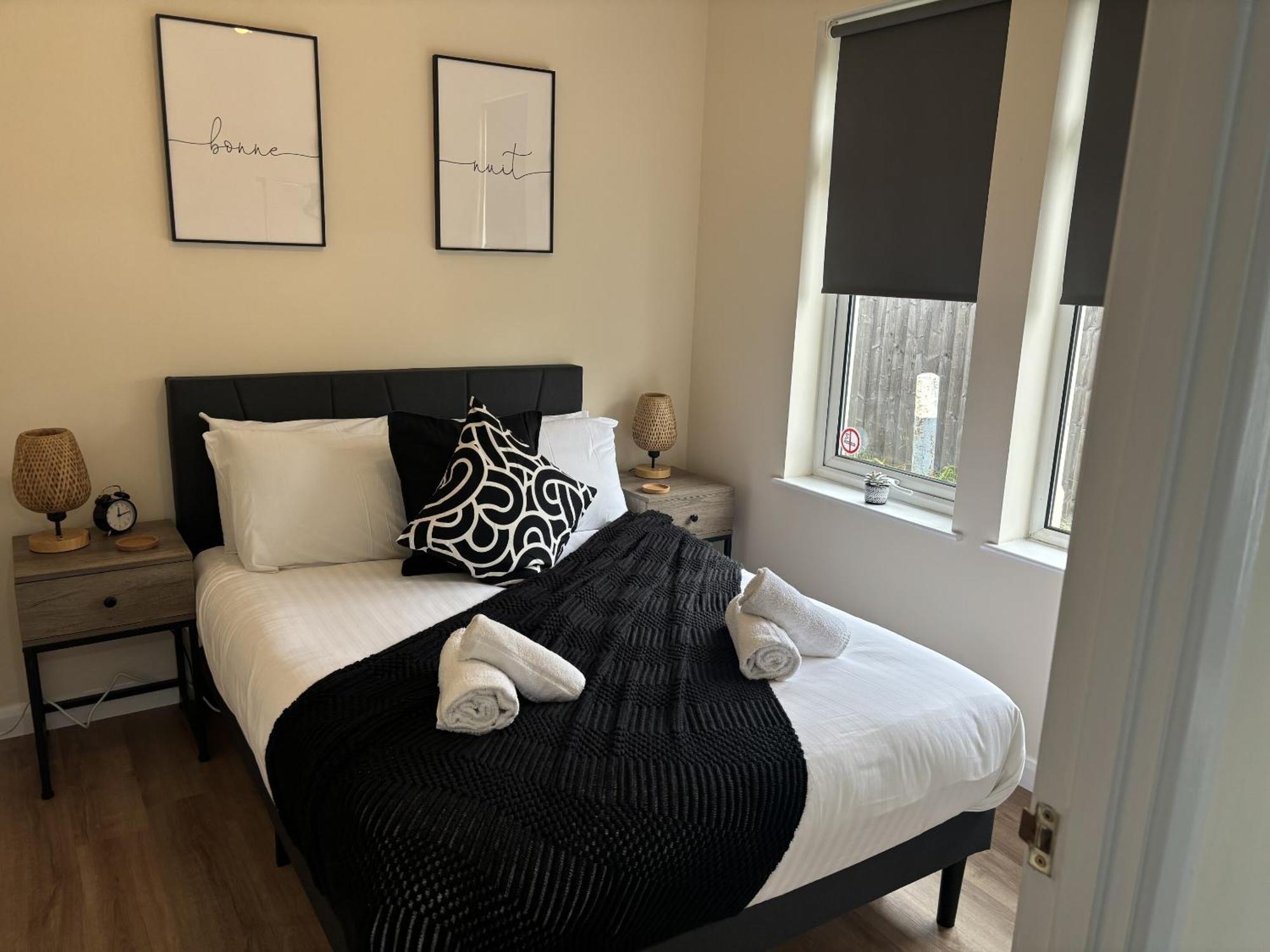 Central - 1 Bed, Cosy Retreat 스윈던 외부 사진